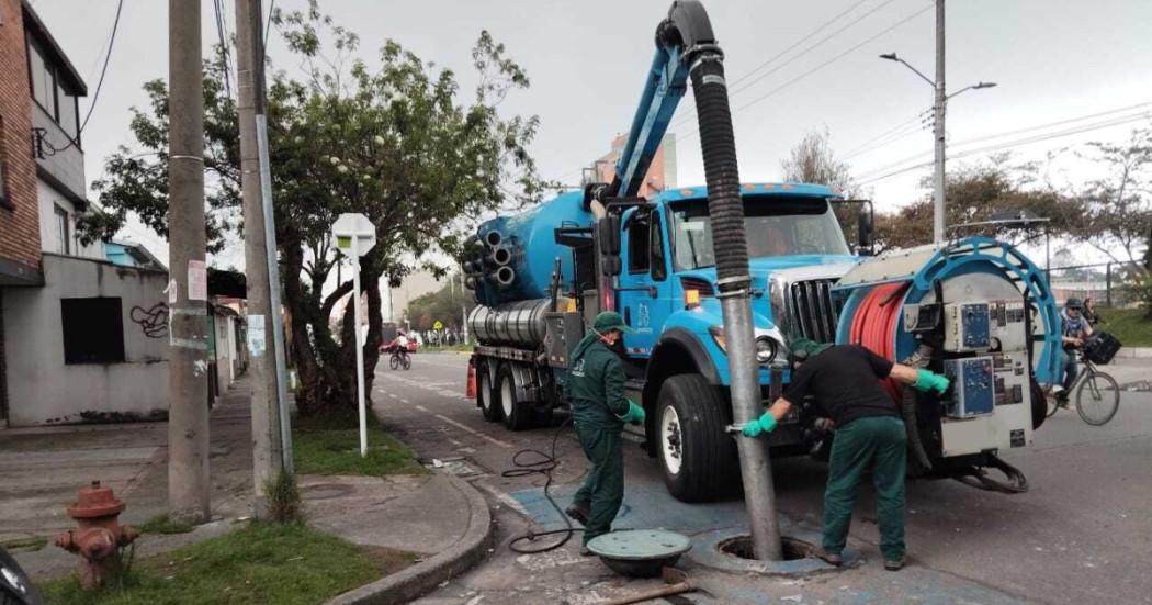 Foto que muestra trabajadores del Acueducto de Bogotá 