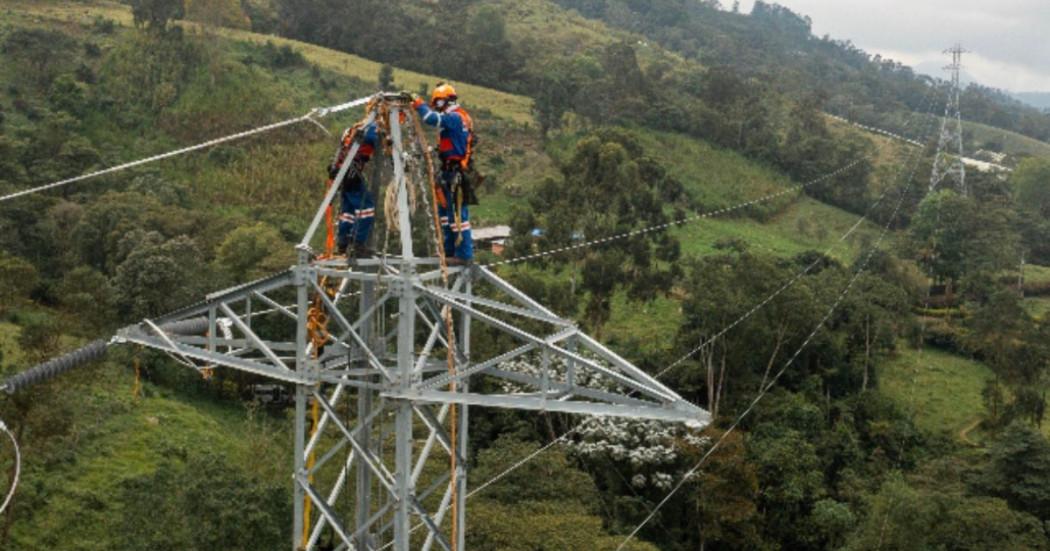 Foto que muestra trabajadores de Enel Colombia 
