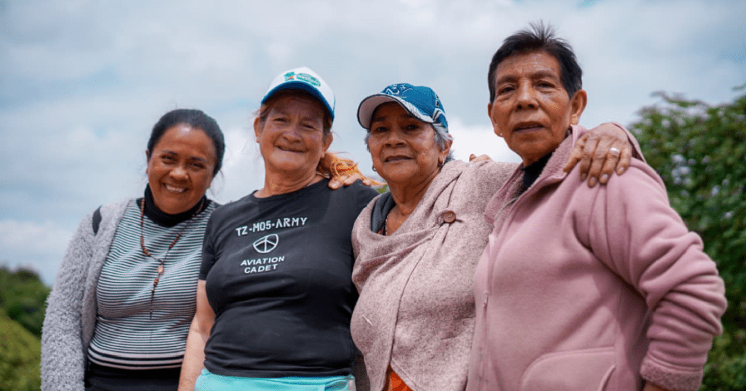 Imagen de varias personas mayores que participarán en las elecciones de Juantas de Acción Comunal.