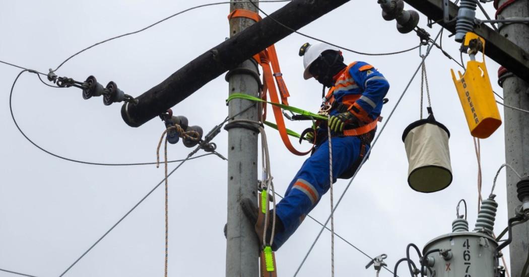 Foto que muestra trabajadores de Enel Colombia