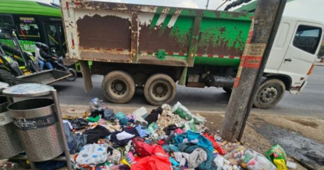Foto de un camión de basura de Bogotá 
