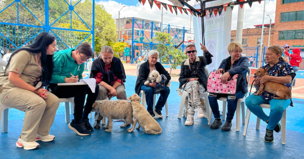 Foto de ciudadanos con sus mascotas
