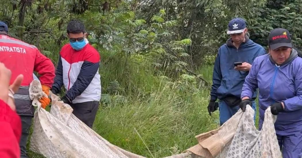 Equipo de Más Territorio, personas de la Secretaría de Seguridad y la Policía Nacional, retirando basura. 