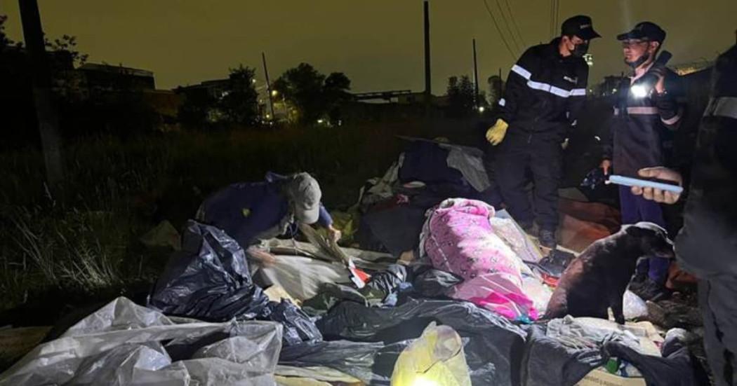 Foto de funcionarios del Distrito en operativo de limpieza.