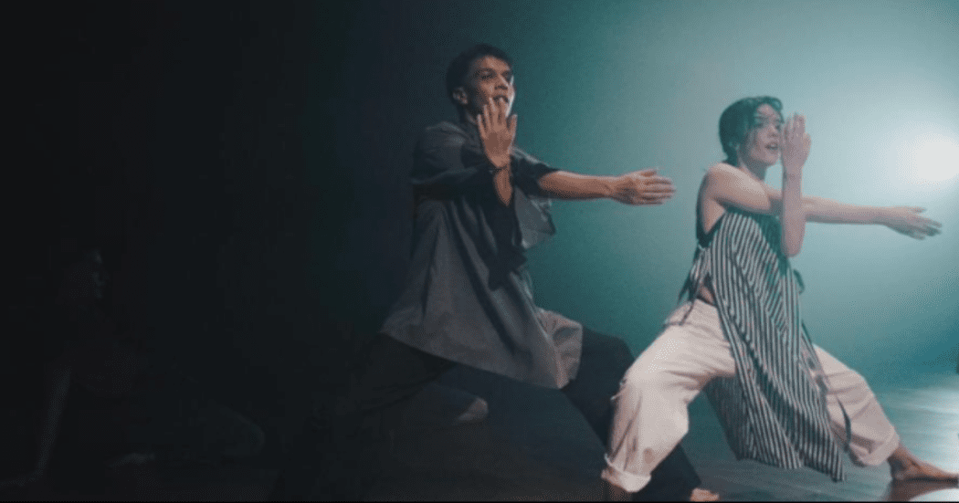 Imagen de varias personas tomando el taller en la Casona de la Danza