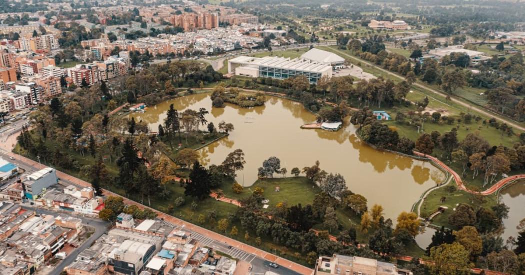 Foto panorámica del parque de Los Novios de Bogotá.