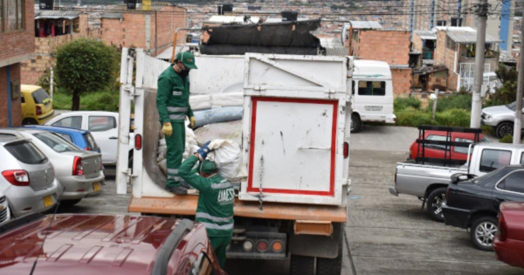 Foto que muestra trabajadores de la UAESP