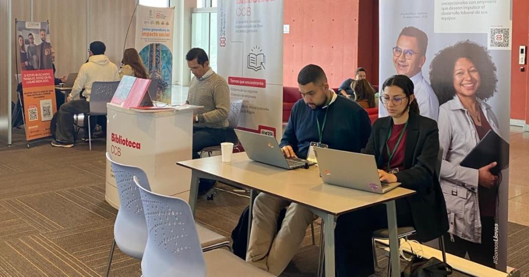 Foto de un punto de atención de matrícula mercantil de la Cámara de Comercio de Bogotá.