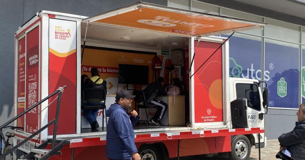 Foto de la Unidad Móvil de Atención de la Agencia Distrital de Empleo de Bogotá.