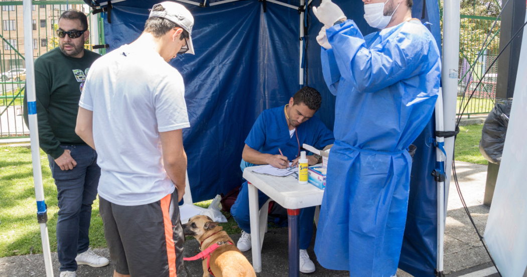 Foto de una jornada medico veterinaria.