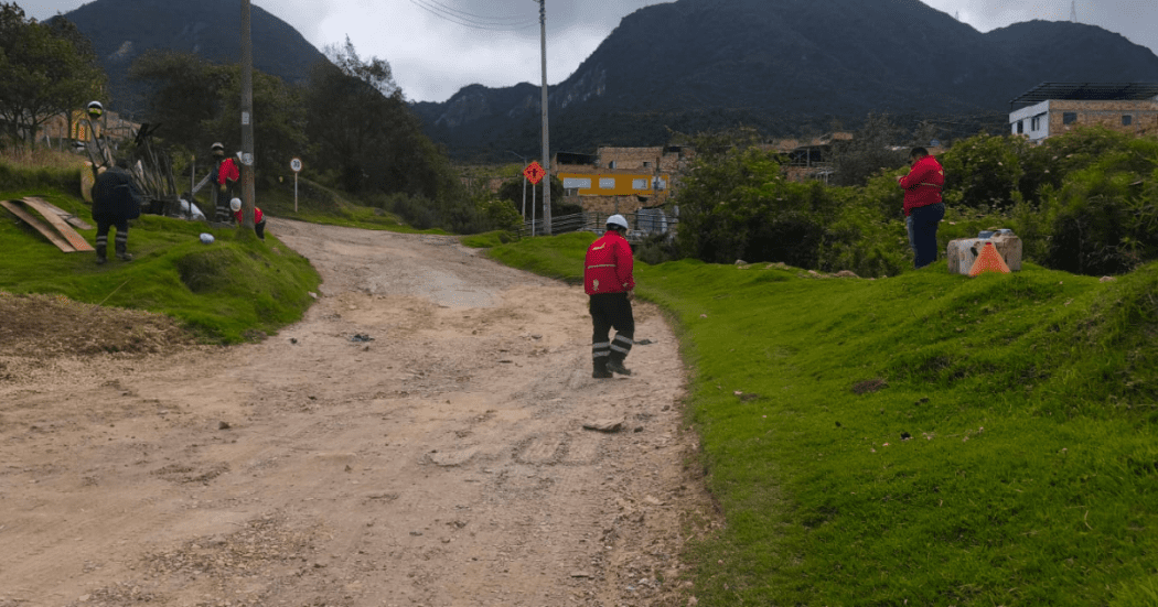 Foto de funcionarios del Distrito en obras