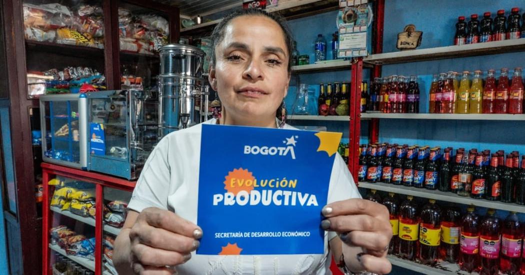 Foto de una comerciante local rural beneficiaria de programa 'Evolución Productiva' en Bogotá.