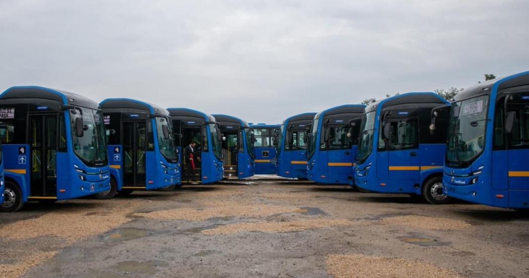 Foto de los nuevos buses eléctricos de TransMilenio en Bogotá.