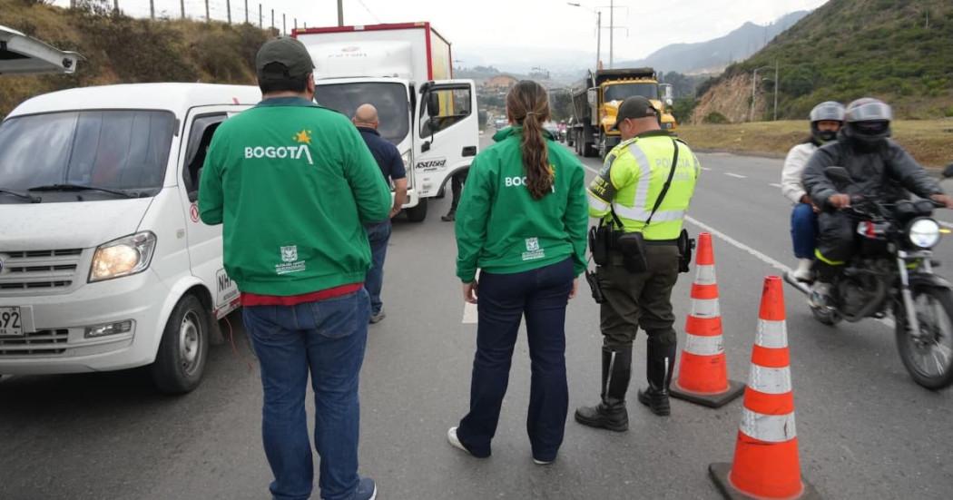 Secretaría de Ambiente realizando operativos a vehículos 