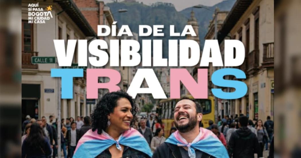 Foto de dos personas Trans caminando por las calles de Bogotá.