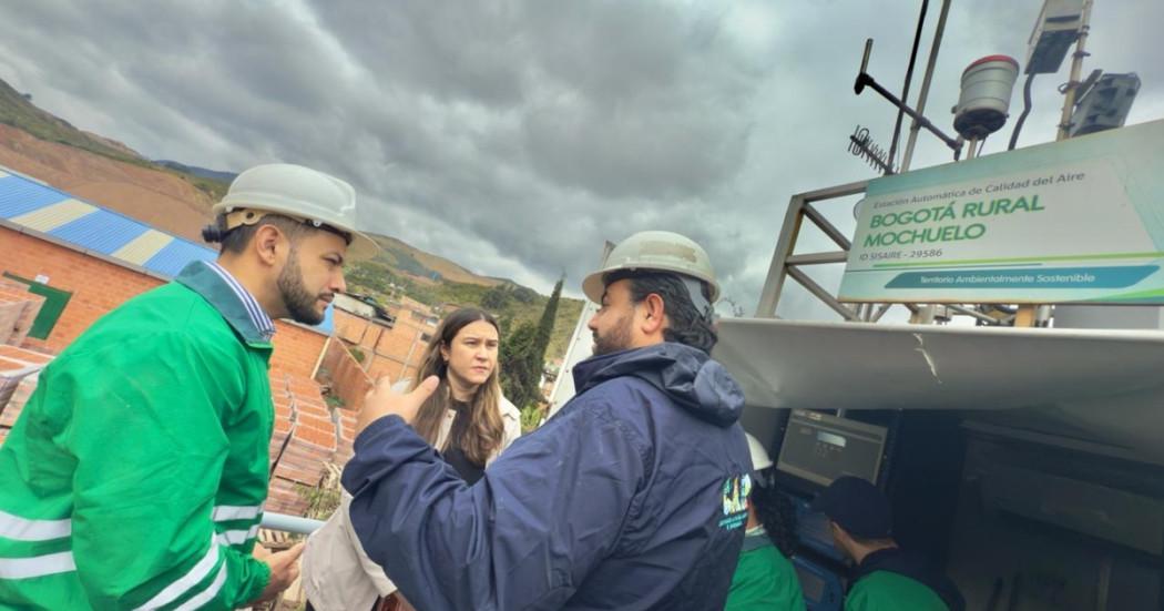 Foto del monitoreo constante a calidad del aire en Mochuelo, al sur de Bogotá.