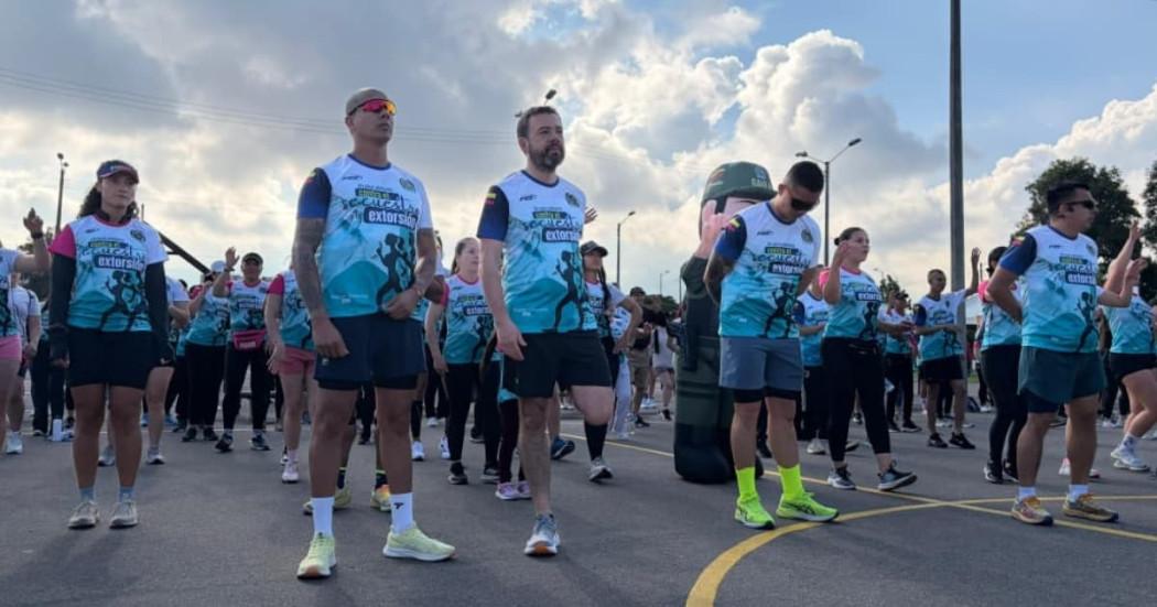 Foto de la participación del alcalde Carlos Fernando Galán en la carrera atlética 6K 'Un paso adelante contra el secuestro en Bogotá'.