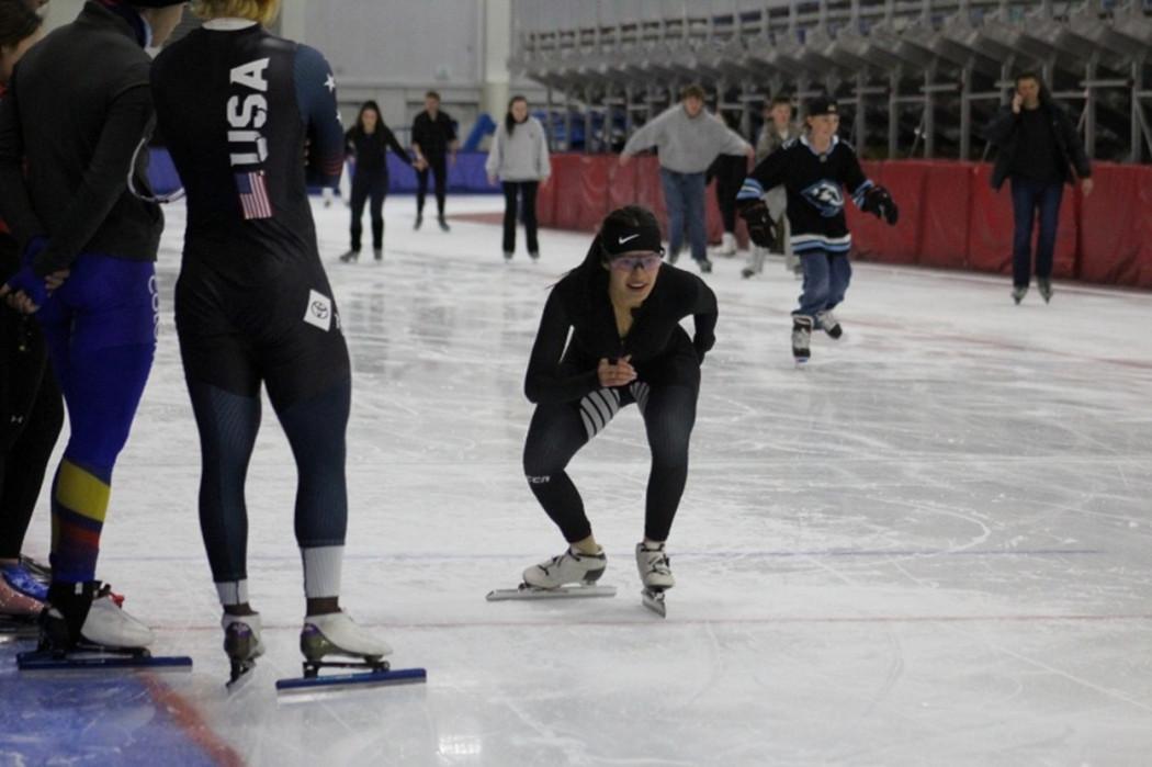 Gabriela Rueda en entrenamiento de patinaje sobre hielo en Nacional de Patinaje de Utah