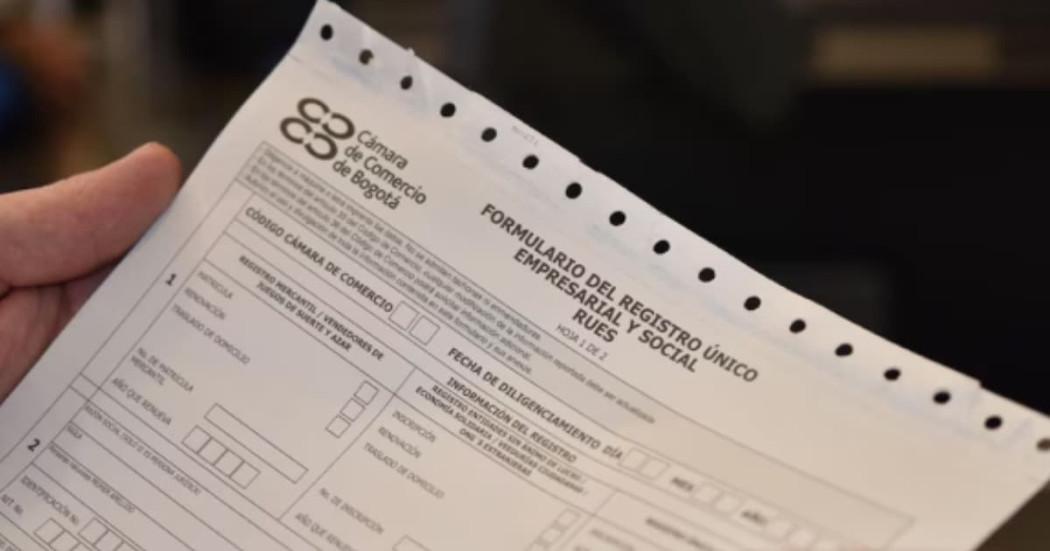 Foto de un recibo o formato de matrícula mercantil.