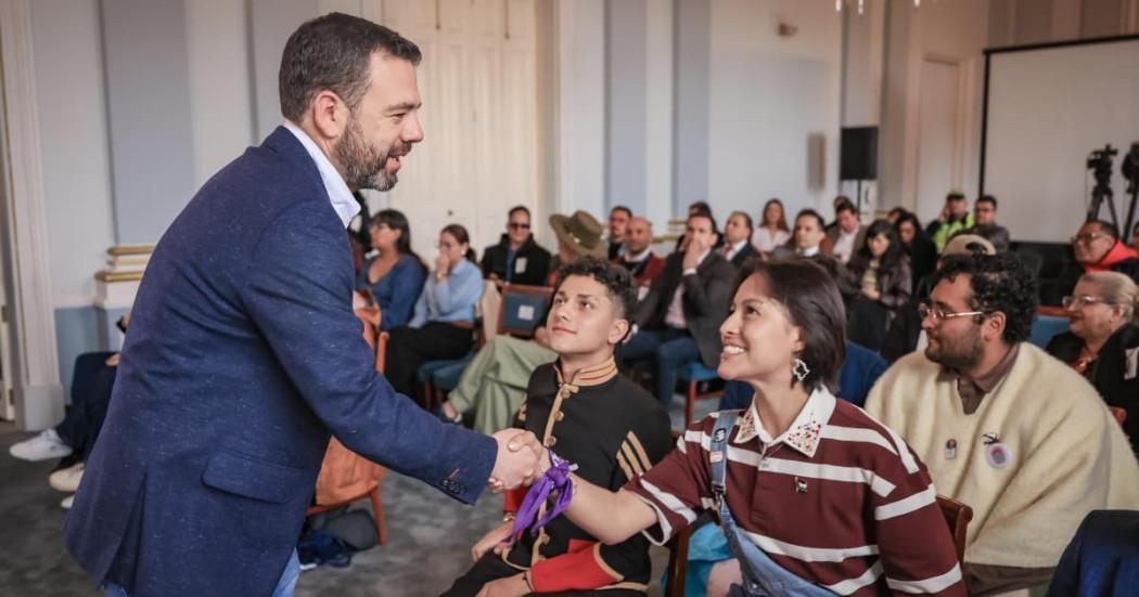 Foto el alcalde Carlos Fernando Galán durante la posesión del nuevo Consejo Consultivo LGBTI de Bogotá.
