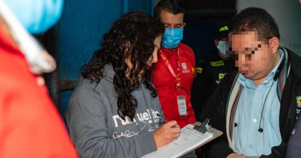 Foto de los operativos de vigilancia y control a establecimientos que operan como curtiembres al sur de Bogotá.