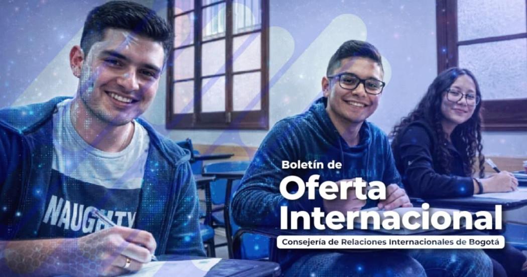 Foto de los jóvenes en un aula de clases en Bogotá.