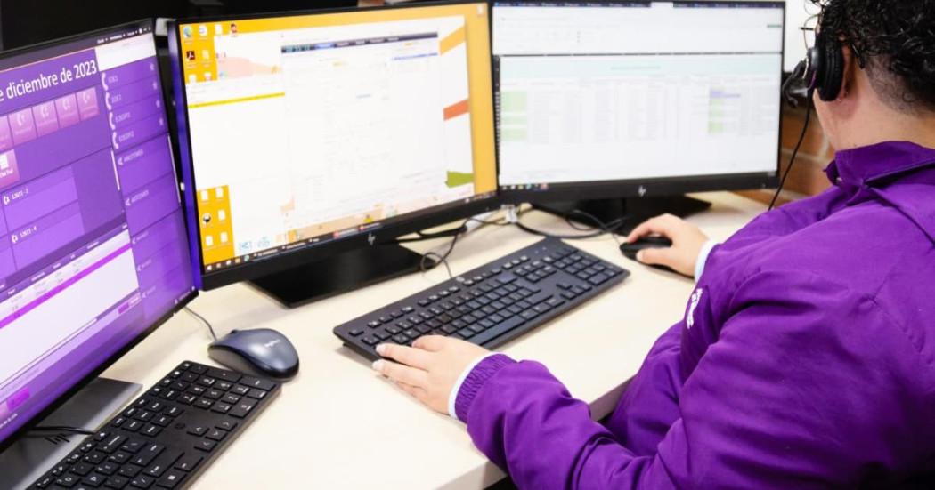 Funcionaria de la Agencia MUJ en la Línea 123