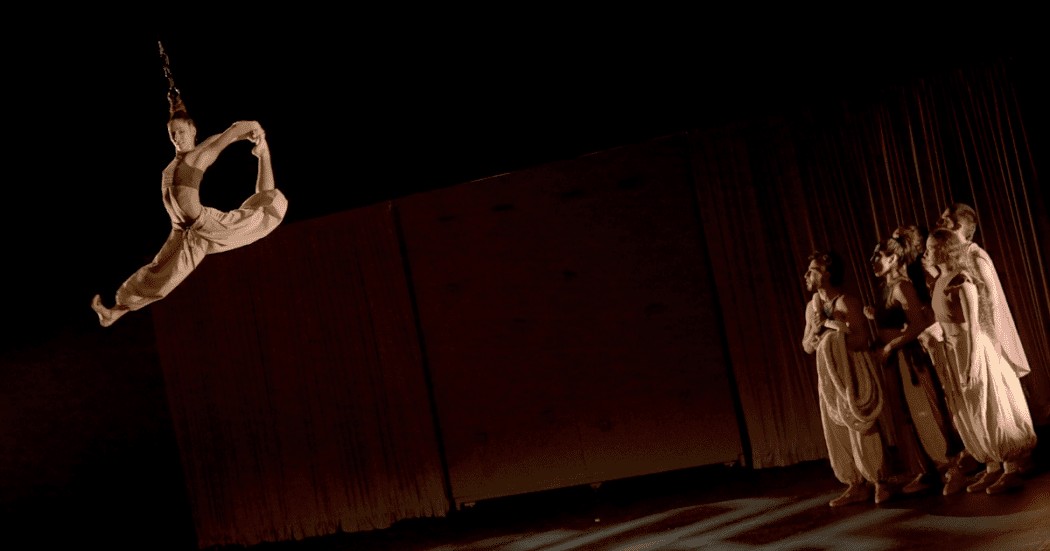 Imagen de una puesta en escena de la Gata Cirko que está dentro de las obras distritales participantes.