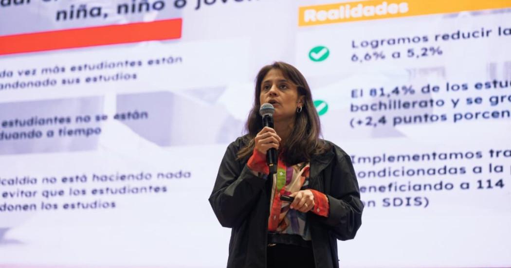 Foto que muestra a l a secretaria de Educación, Julia Rubiano