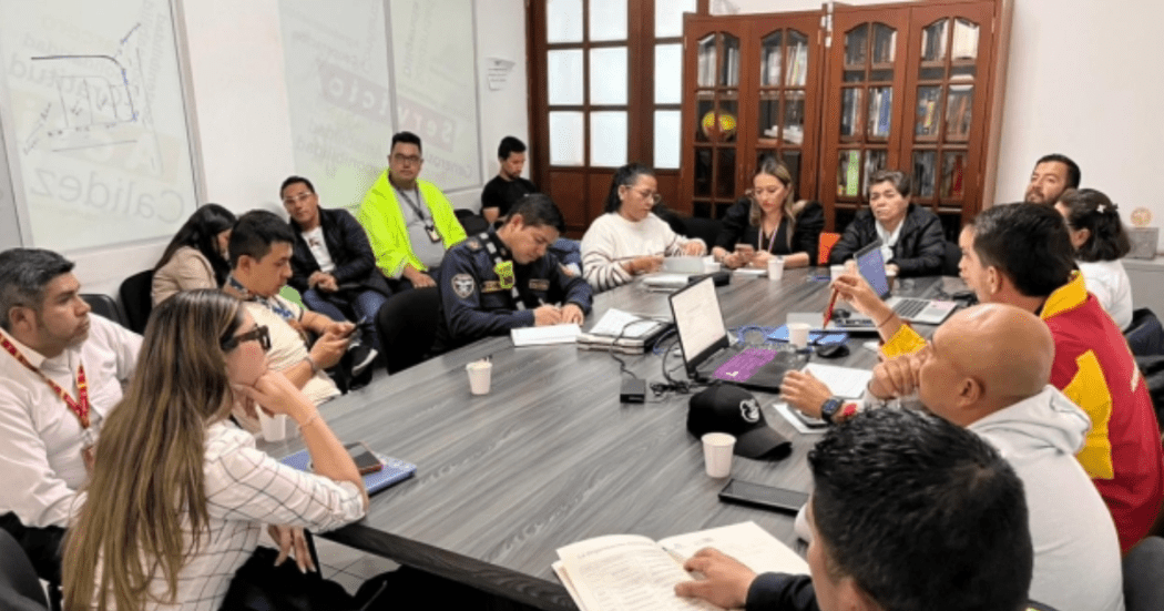 Foto de una reunión en la localidad de Los Mártires