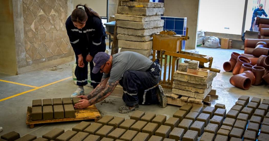 Pospenados cursando el curso de Cosntrucción Sostenible, como beneficiarios del programa Distrital.