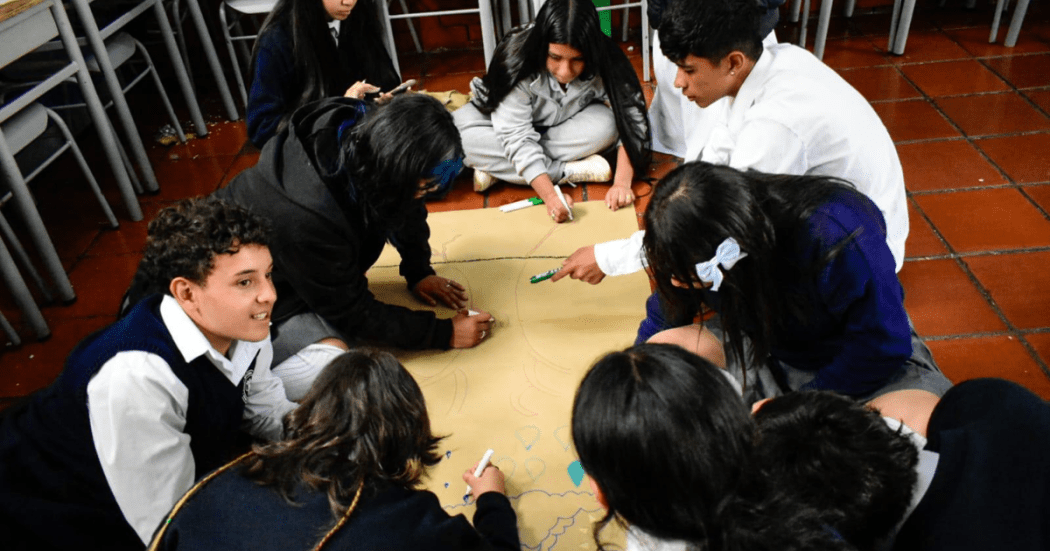 Foto de un grupo de estudiantes en un proceso de formación en Bogotá.