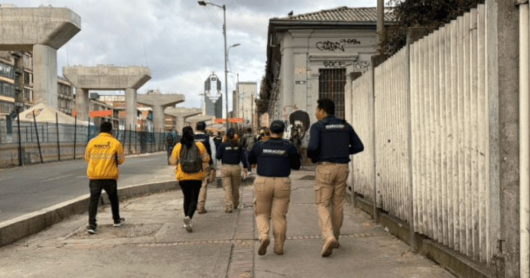 Foto de funcionarios del Distrito en operativo de seguridad