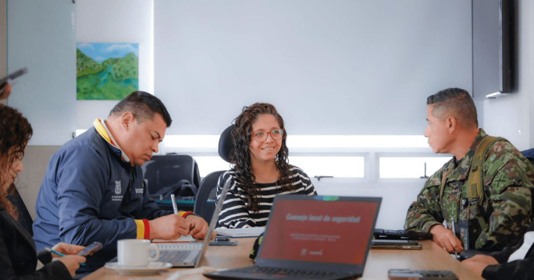 Foto de la alcaldesa de Tunjuelito Claudia Collante en el Consejo Local de Seguridad. 