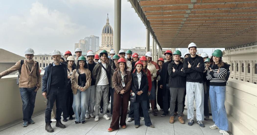 Delegación de 40 personas, entre docentes y estudiantes