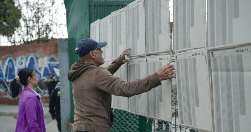 Foto de un ciudadano en jornada electoral 