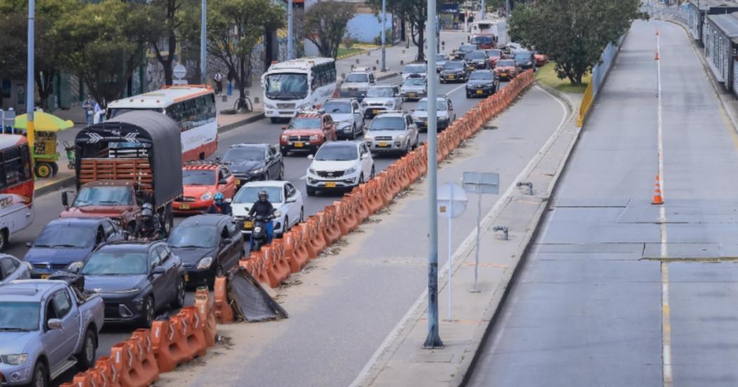 Vehículos andando por las calles