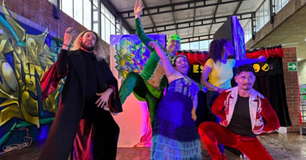 Artistas en una obra de teatro