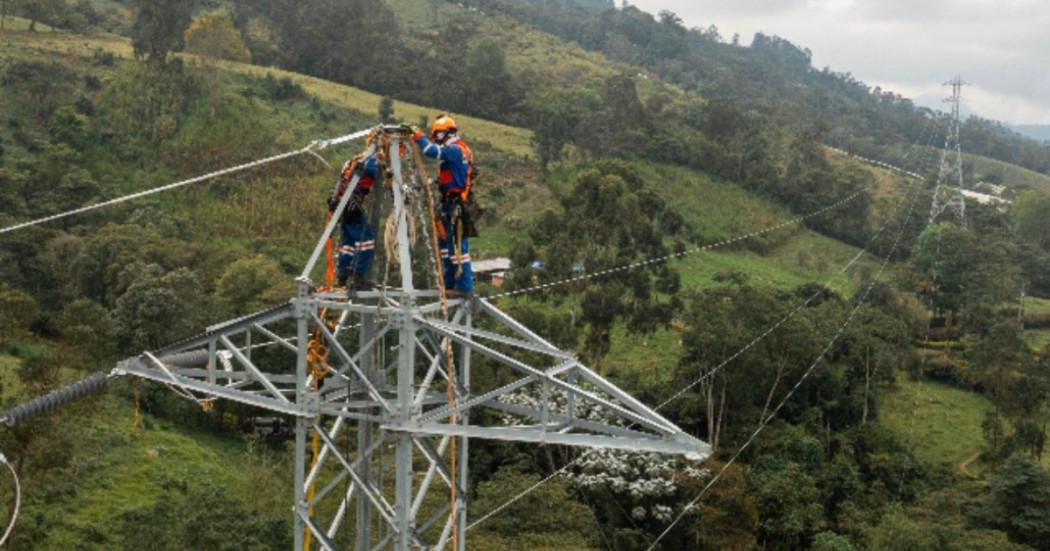 Foto que muestra trabajadores de Enel Colombia 