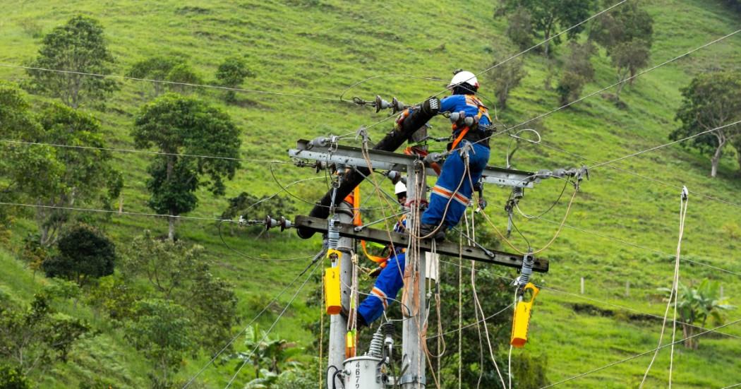 Foto que muestra trabajadores de Enel Colombia 