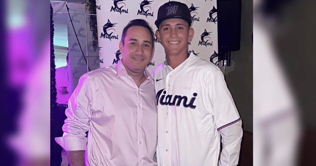 Imagen de Luis Acuña y el pelotero Diego Bohórquez