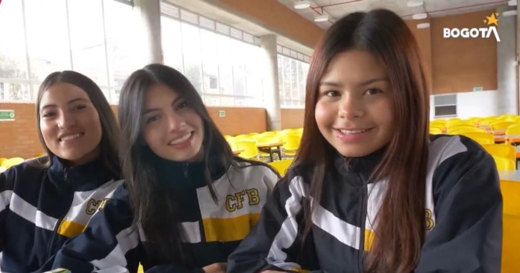 Tres niñas estudiantes de Bogotá