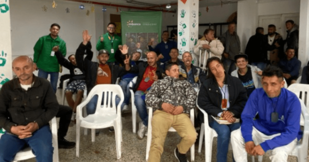 Imagen de personas en una reunión