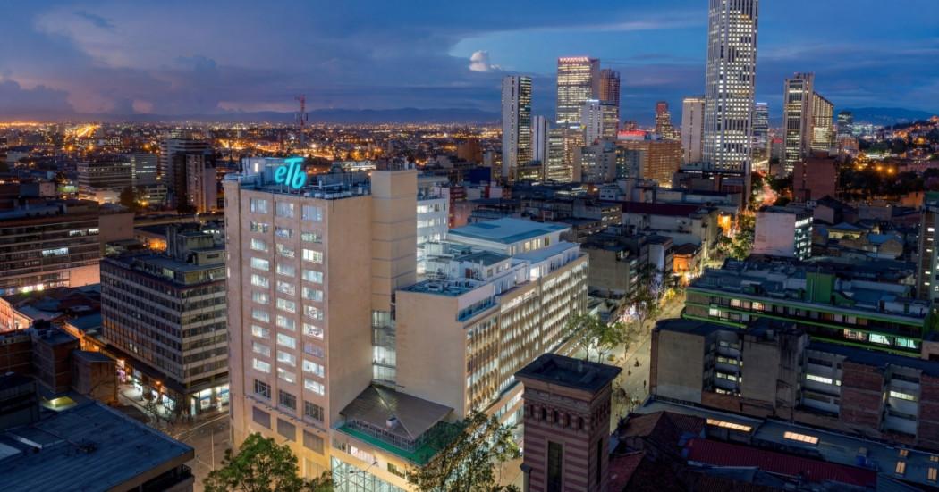 Foto panorámica que muestra edificio de la ETB