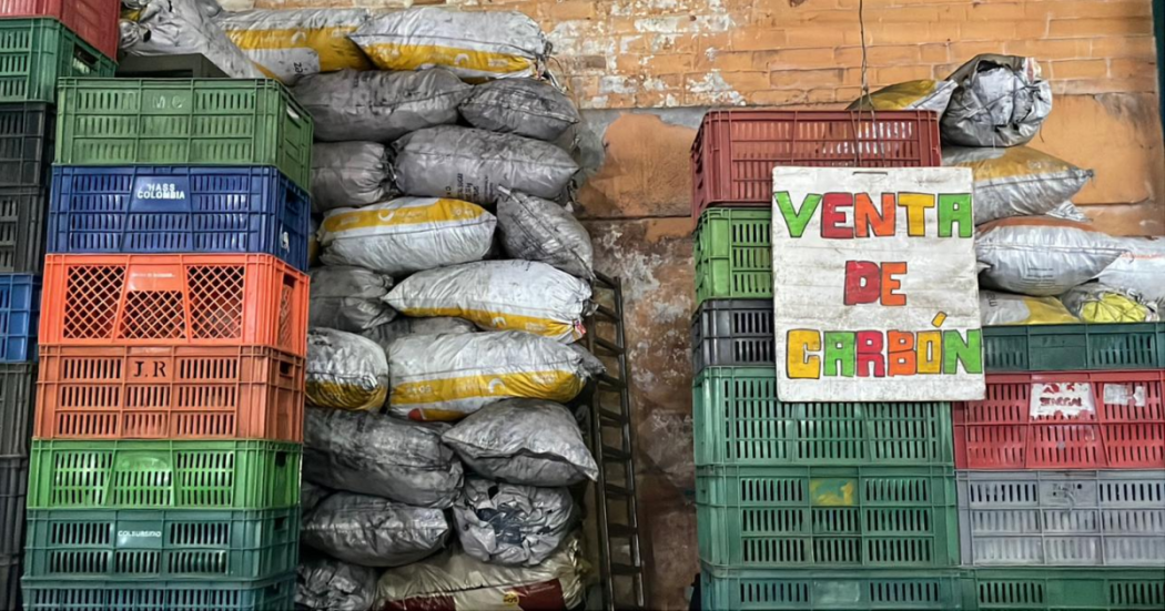 Bultos de carbón incautado