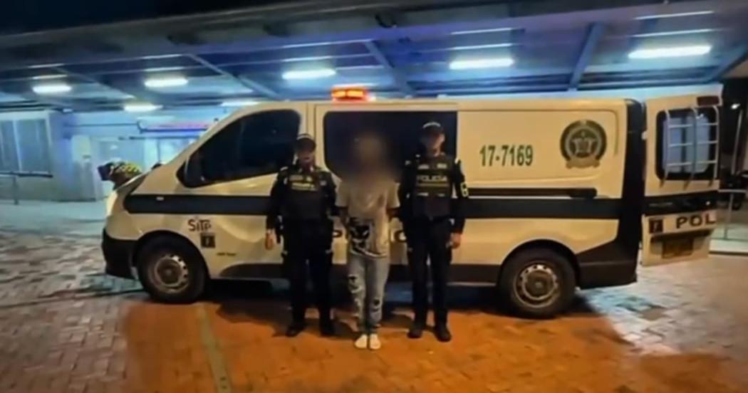 Hombre capturado tras romper vidrios de bus articulado de TransMilenio