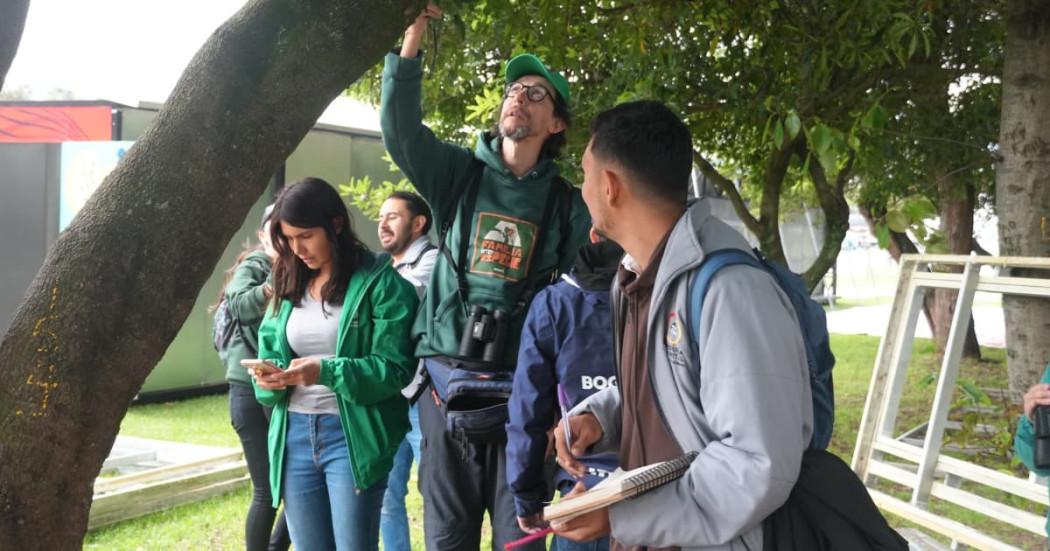 Funcionarios de las entidades revisando la fauna y flora en el Parque Simón Bolívar