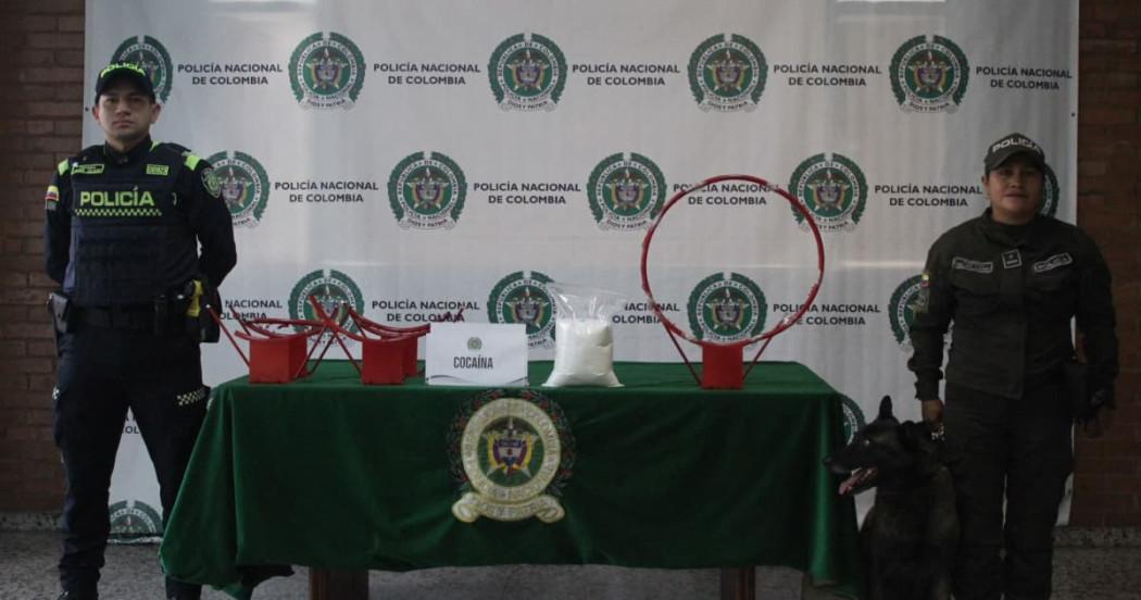 Material y cocaína incautados en el aeropuerto