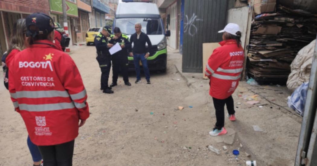 Foto que muestra gestores de convivencia reunidos 