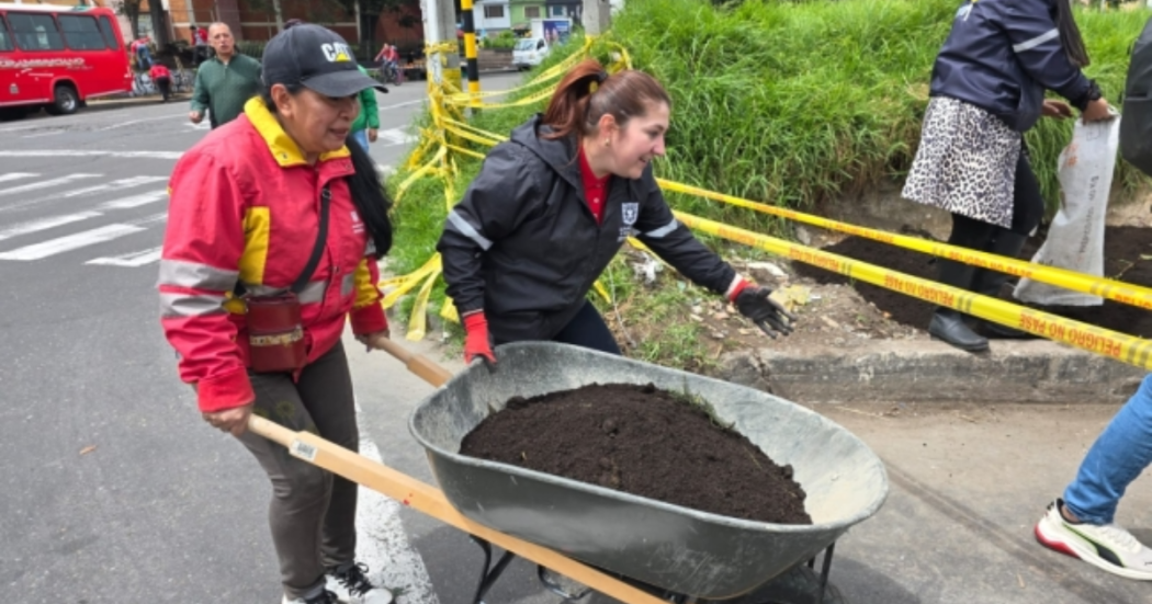 Foto de funcionarios del Distrito en operativo de limpieza